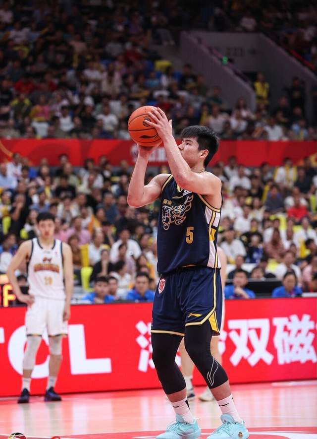 固执！陈家政7中6砍20分杜锋仍不承诺上场时间，球迷大喊下课