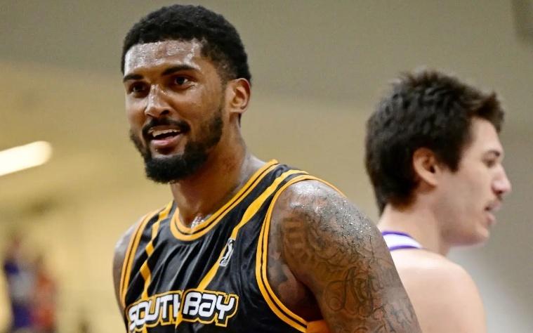 攻防两端都有强势表现，湖人二队先发