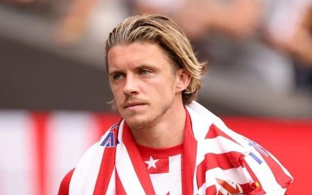 曼联中场大洗牌！明年夏窗一次买俩6人进入引援名单