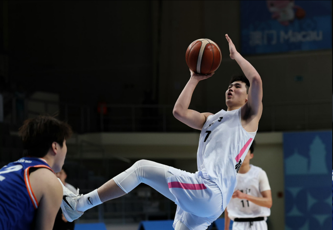 全运会场均42分！18岁新星签林葳经纪公司，球迷：怎么不找富保罗