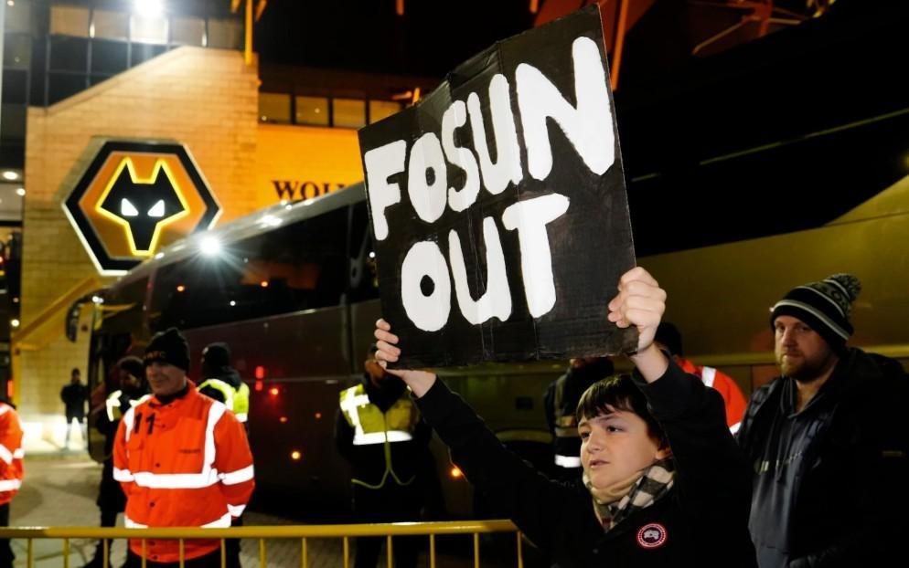 电讯报：狼队球迷对曼联前15分钟拒绝进场，他们希望复星离开