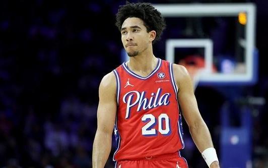 76人已执行贾里德麦凯恩第三年球队选项