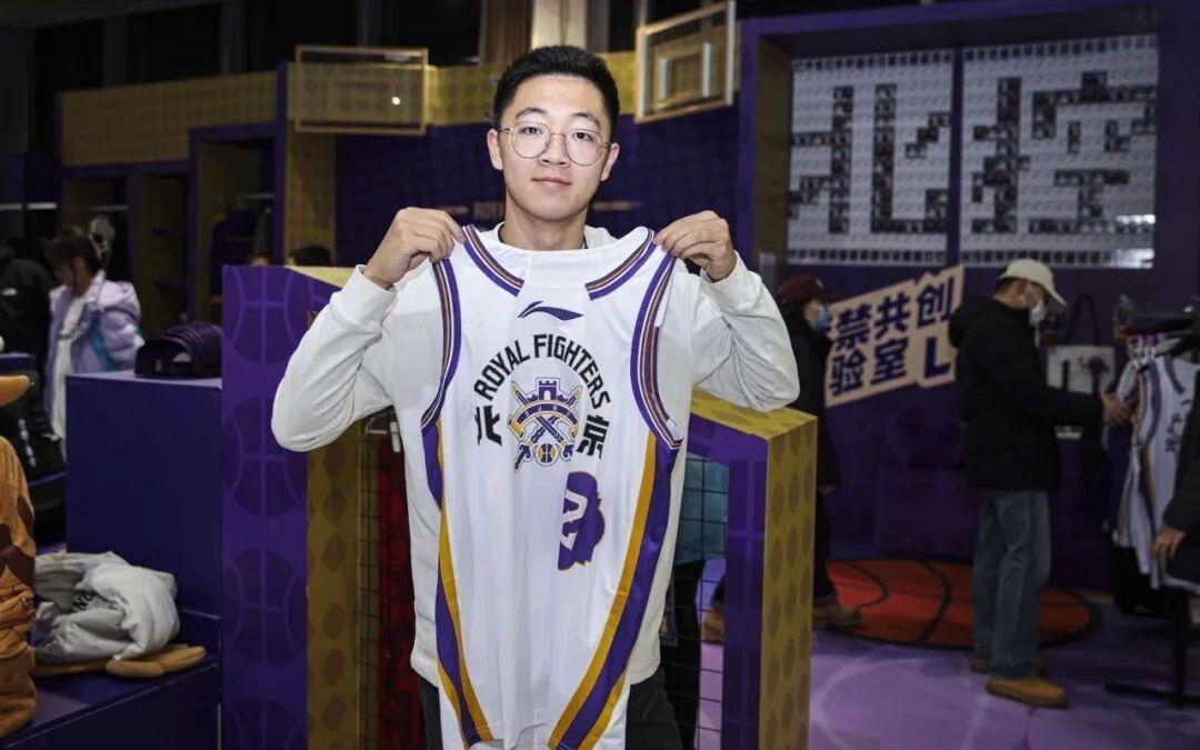 岁末年初北控男篮环廊店热血新品重