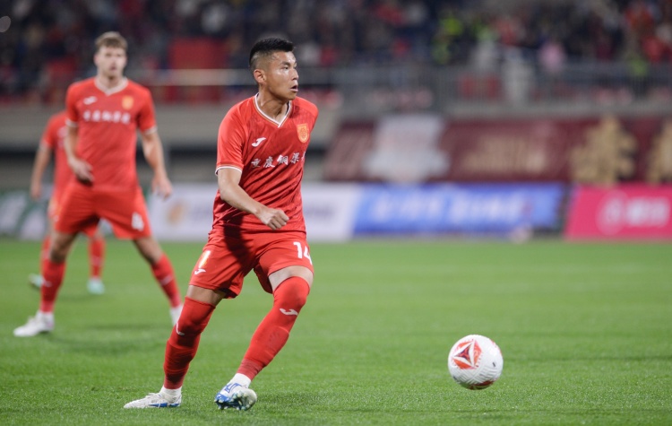 铜梁龙9轮不败后3轮不胜丢榜首，上赛季也曾13轮不败后8轮不胜