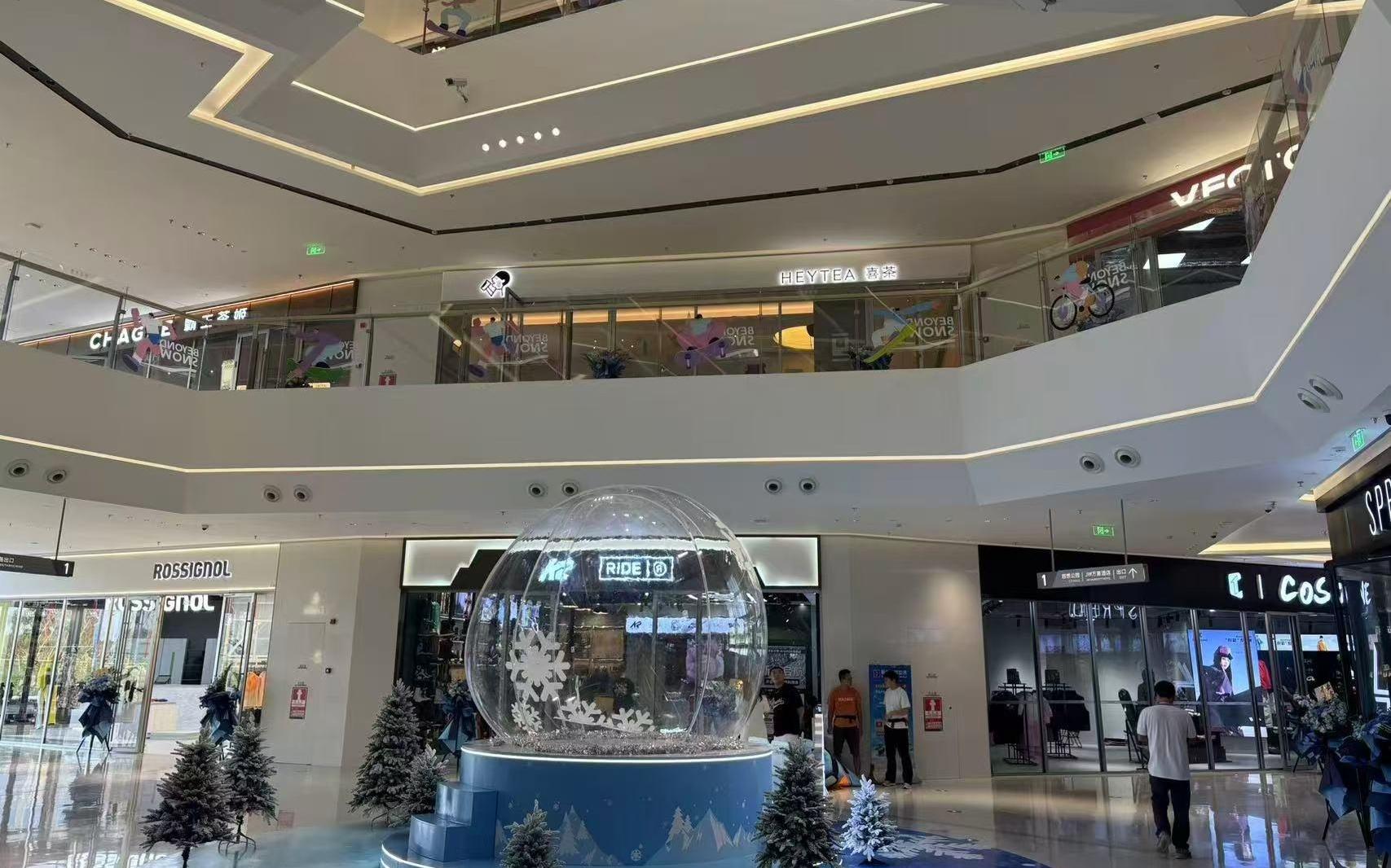 华发深圳“全球最大”室内滑雪场开业,一场超百亿的冰雪豪赌