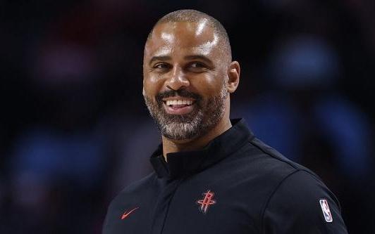 其他球队效仿“双塔阵容”是否感到自豪乌多卡:算是有点小骄傲