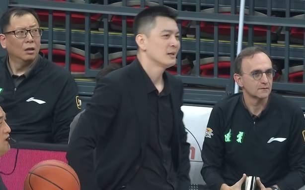 冤不冤杨鸣为何连吃2T被驱逐，成赛季