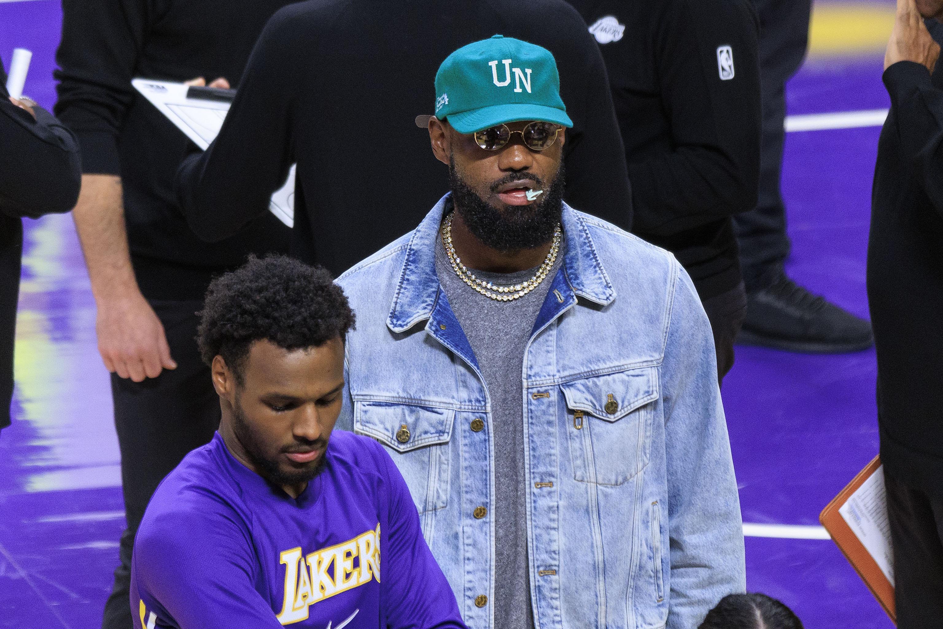 湖人消息：名宿建议老詹替补，NBA夺冠概率出炉，里夫斯状态升级