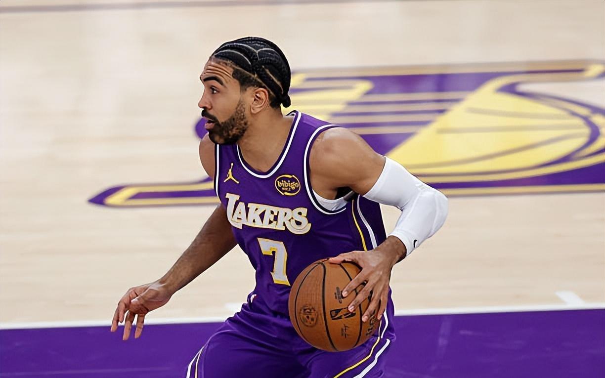 打了10几分钟唯一数据竟然是3次犯规，湖人竟然还不打算弃用他