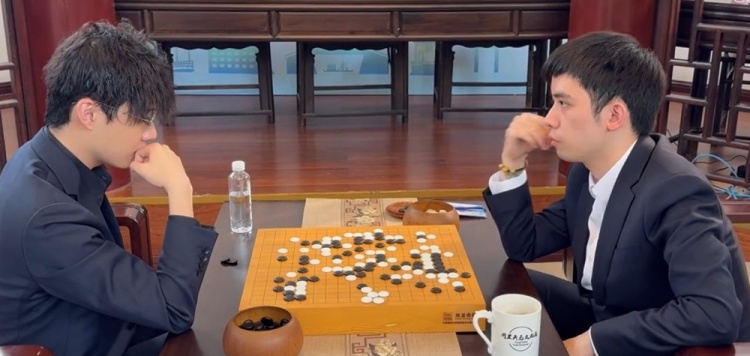 同里杯中国围棋天元战决赛：王星昊2比0击败连笑，成为第12位天元