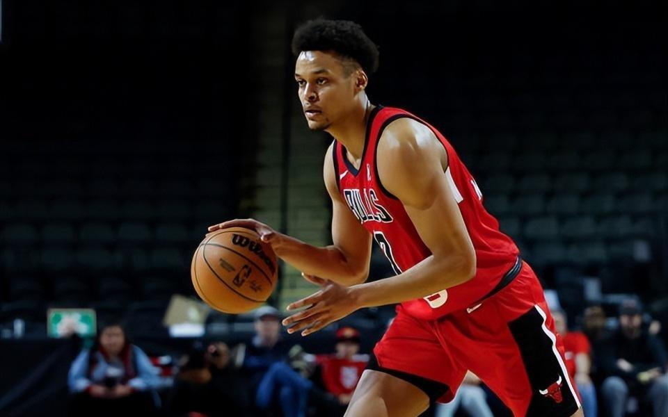 篮网签下中国香港内线新星，他是曾凡博双向合同的潜在竞争者