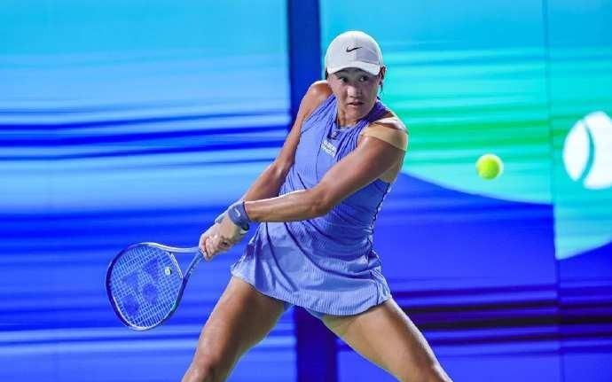 王曦雨错失两盘领先02施奈德，止步宁波网球公开赛首轮