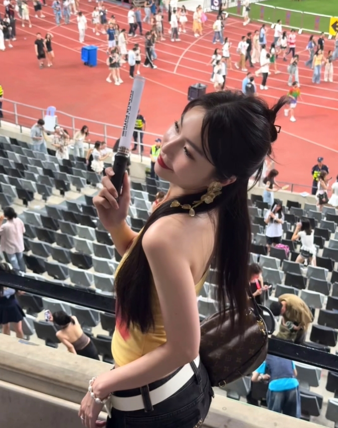 好看捏！解说苏一凡晒照：去看了断眉得到演唱会