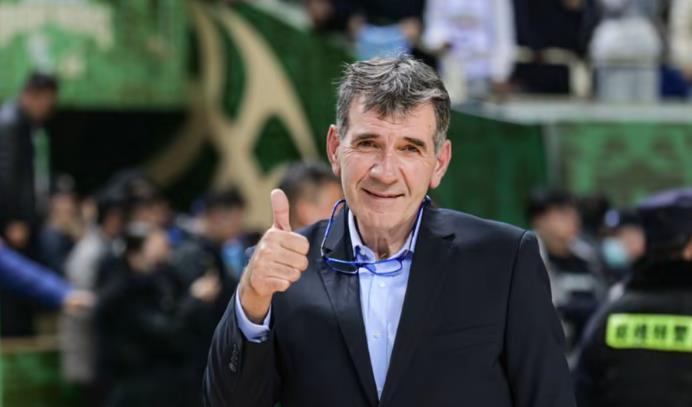 官宣！南京同曦队主教练下课，王世龙接任许利民直言外援太软