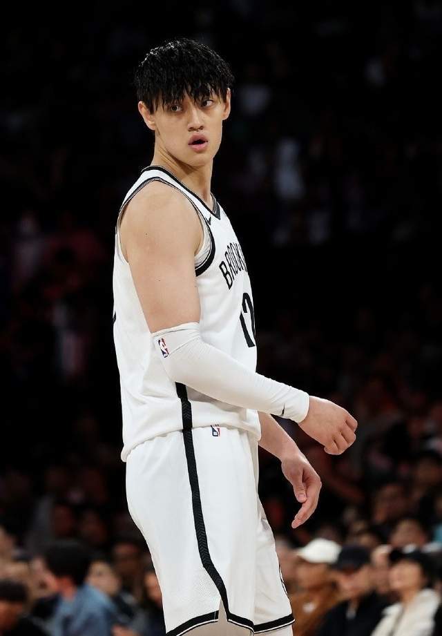 官宣！曾凡博被裁员，两场中国赛打10分钟，网友：篮网吃相难看