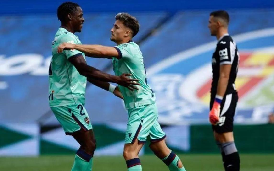 每体：曼联有意莱万特新星艾永，但小将首选是巴萨