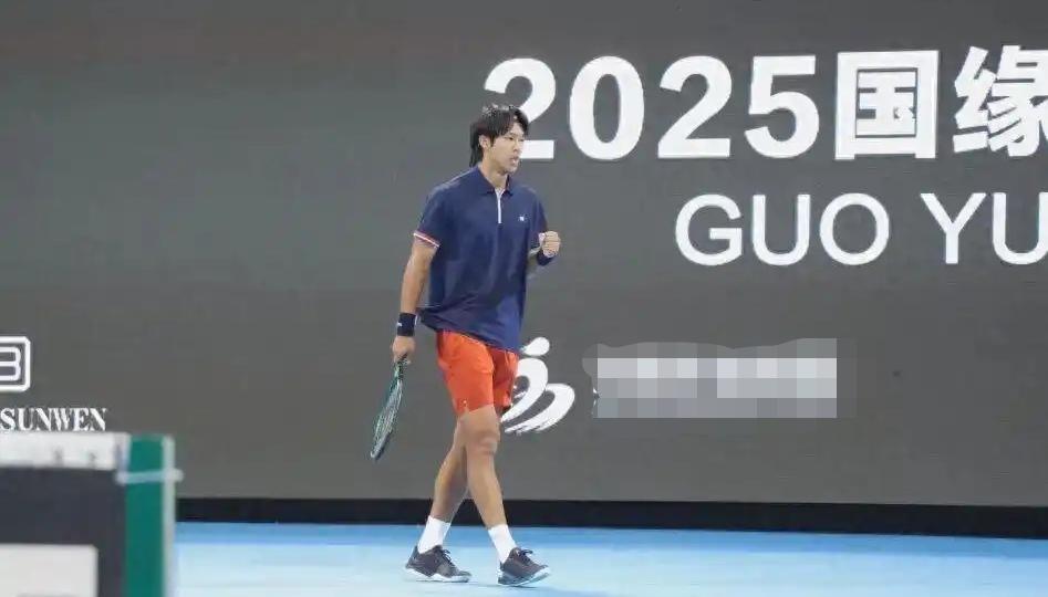 周意首尔不敌黄泽林无缘澳网资格赛，赛后留下男儿泪网友大喊别哭