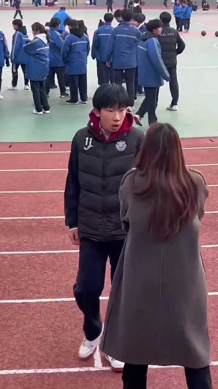 女生：你喜欢过人吗男生：我喜欢过人