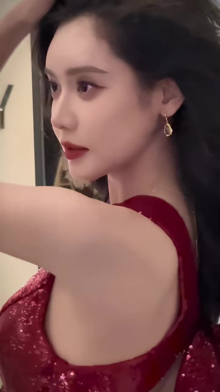 美娜：是2025年依旧风华正茂的小姨