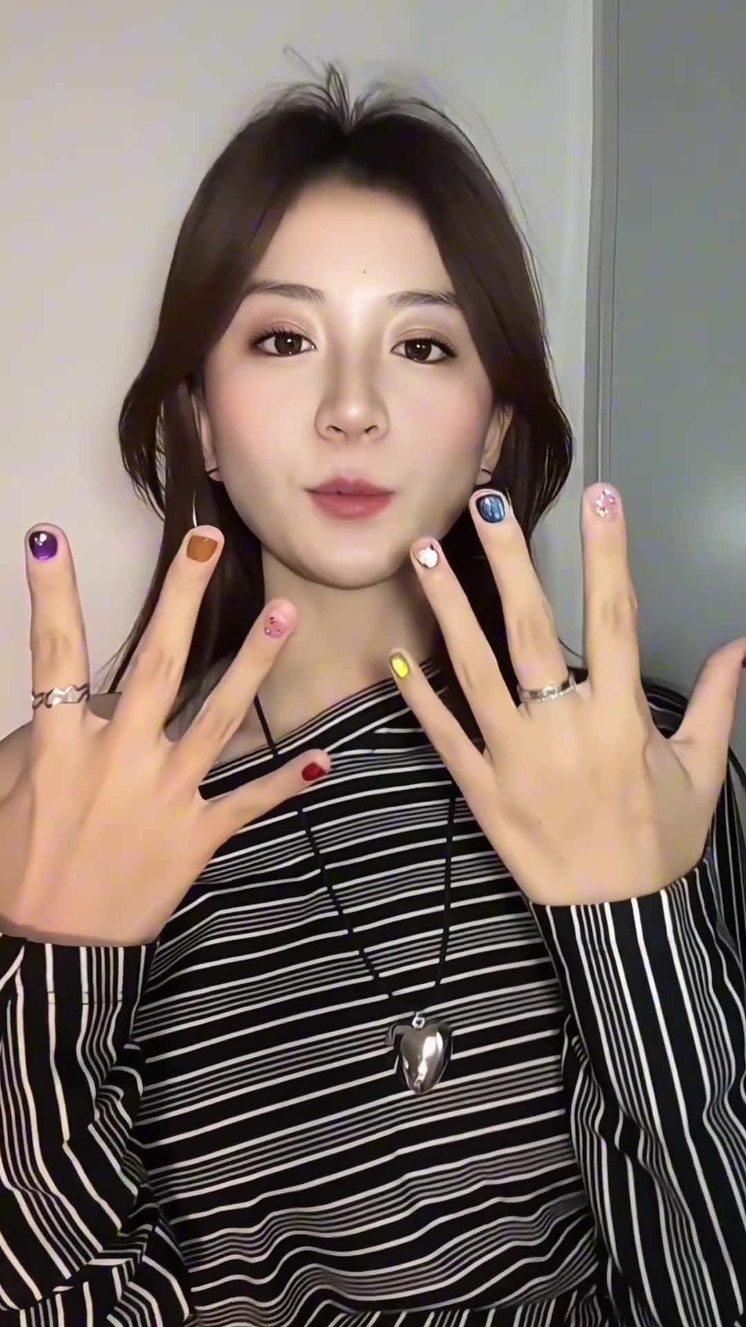 巴萨女球迷的颜值这指甲真是五花八门