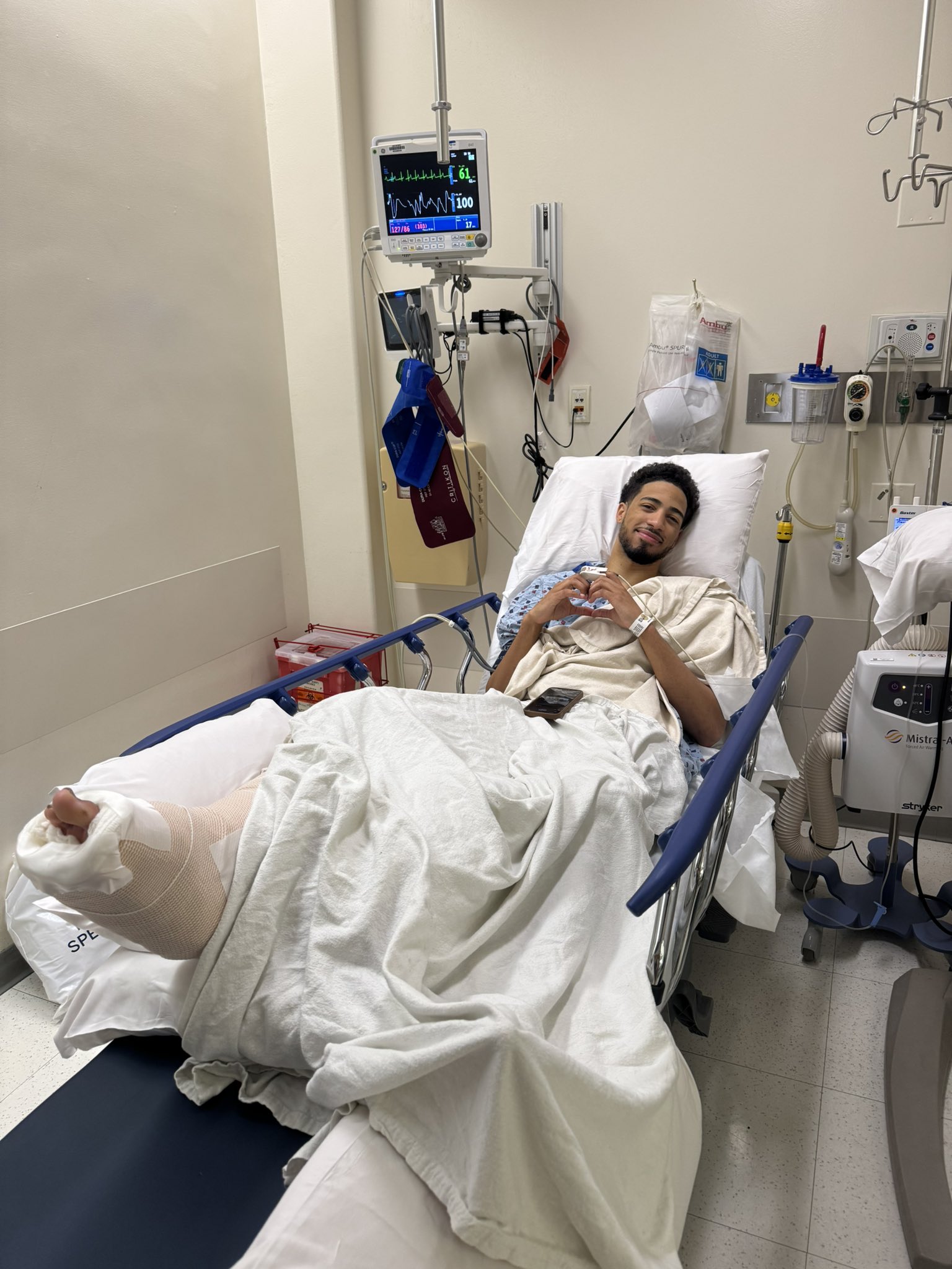 手术成功！哈利伯顿深情自白：即使跟腱撕裂我也不后悔！