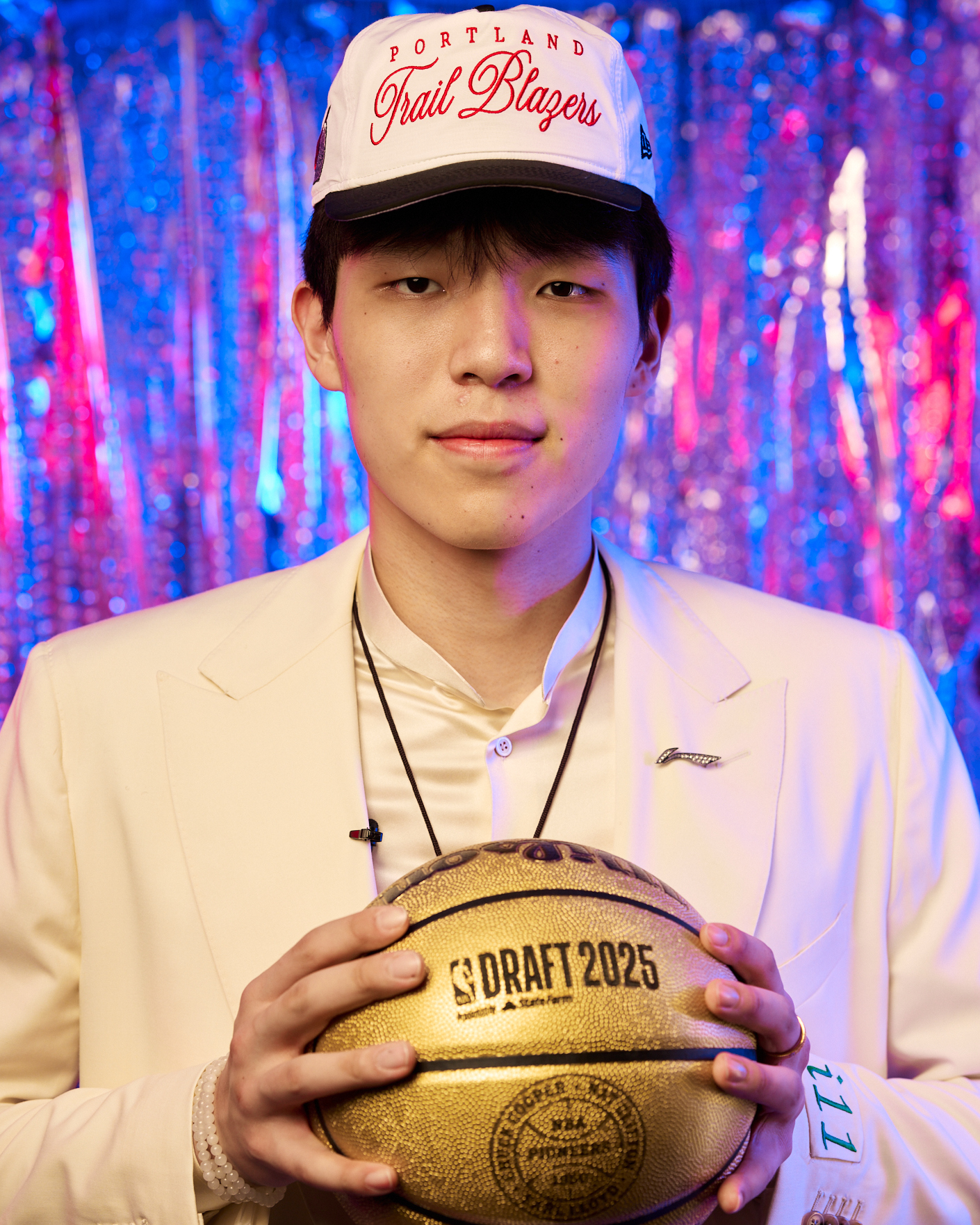 期待NBA首秀NBA官方&开拓者官方晒杨瀚森定妆照拍摄现场