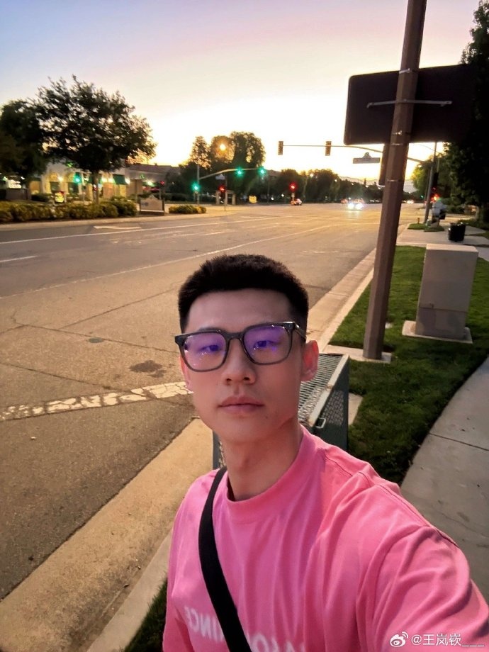 王岚嵚晒在美国的特训照：有好好训练也有在好好生活