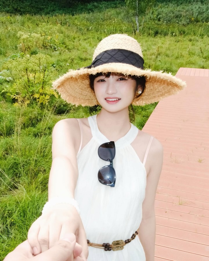 男友视角！绯闻女友晒美照杨瀚森的手出镜