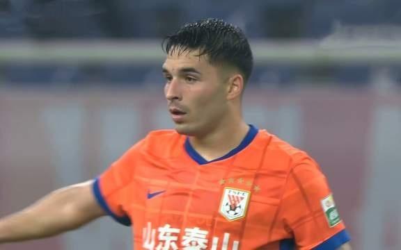 韩鹏转正悬了，剩4场考核泰山外援后卫必换收回段刘愚也得替补