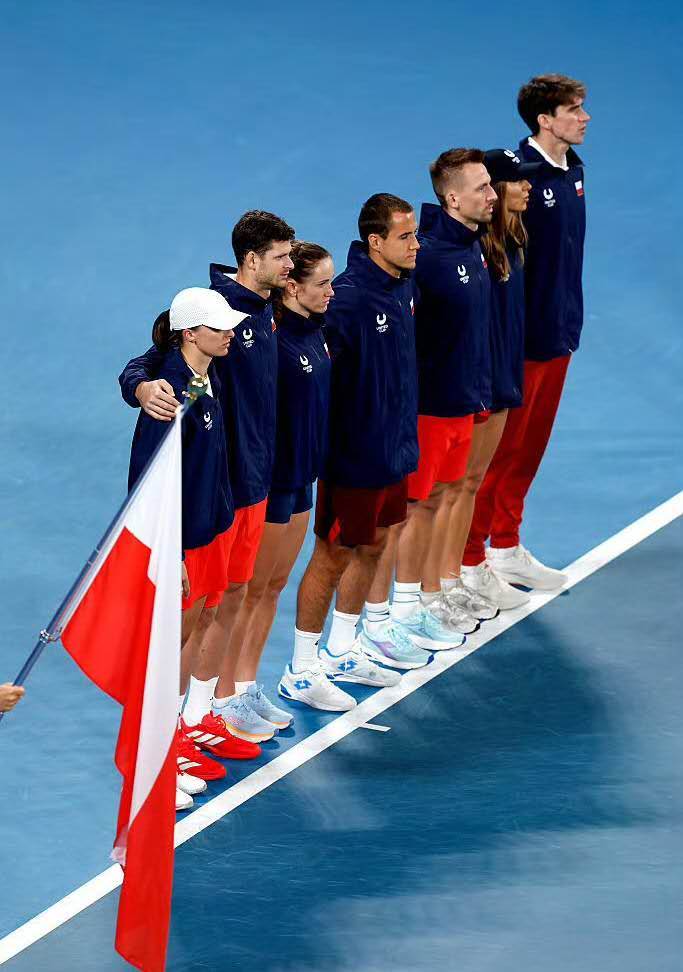 波兰逆转首夺联合杯，本西奇送蛋丝袜