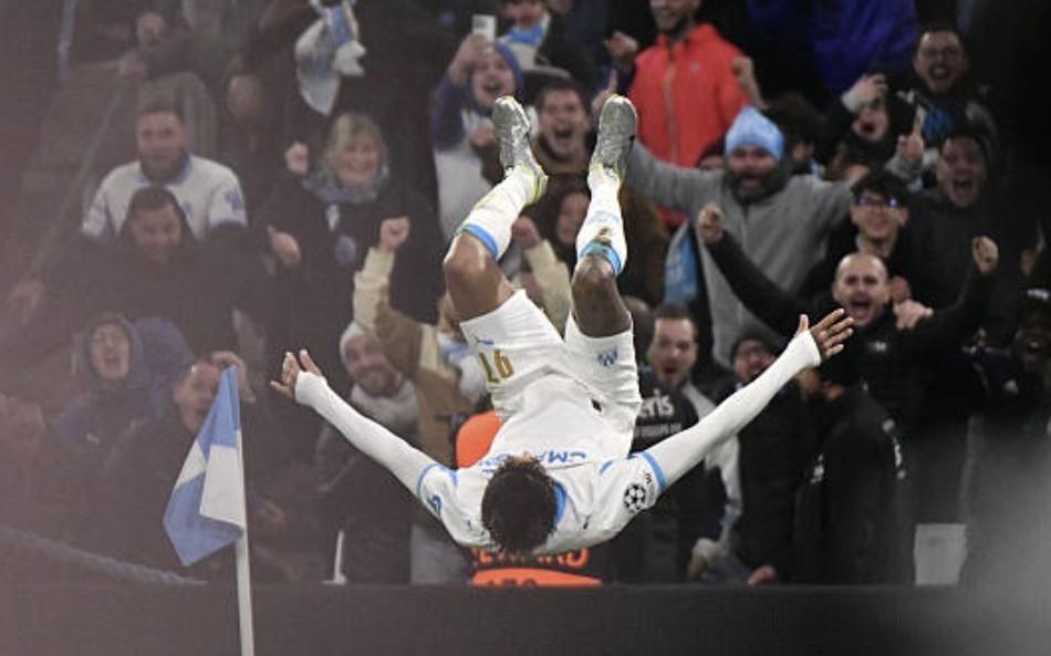 奥巴梅扬：我已36岁了但感觉很棒踢这