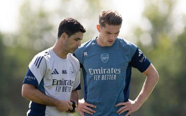 塔帅：作为阿森纳中锋，必须能承压