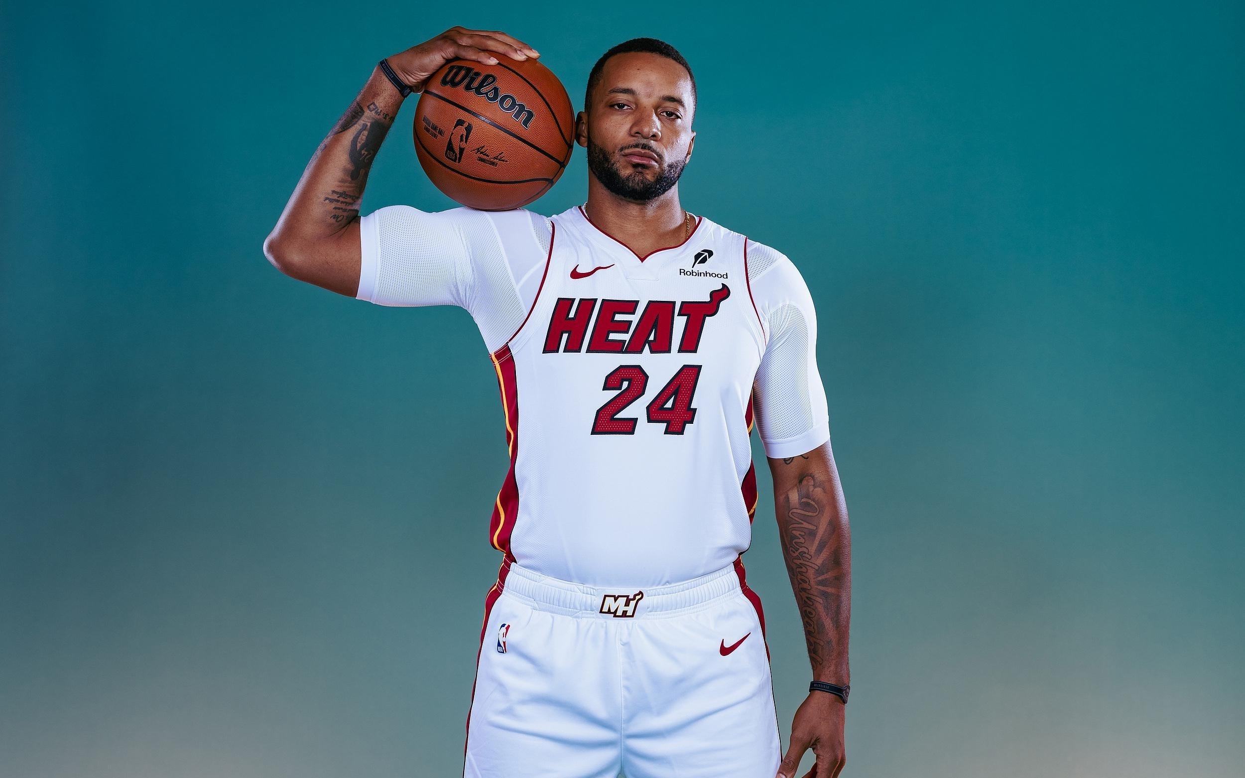 热火队记:球队头号得分手鲍威尔因伤缺席今日战黄蜂