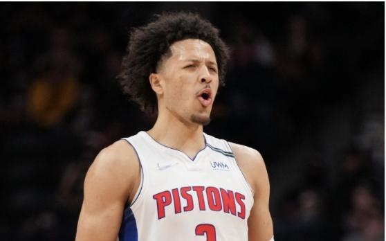 历史首人!康宁汉姆单场30分10助攻3抢断3盖帽且0失误