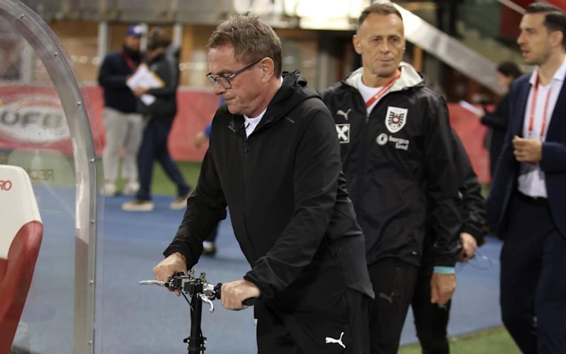 因右踝发炎，朗尼克取消了担任阿森纳vs拜仁解说嘉宾的计划