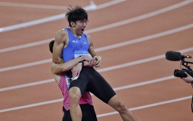 十五运会诞生“眼镜飞人”！男子百米大战李泽洋夺魁