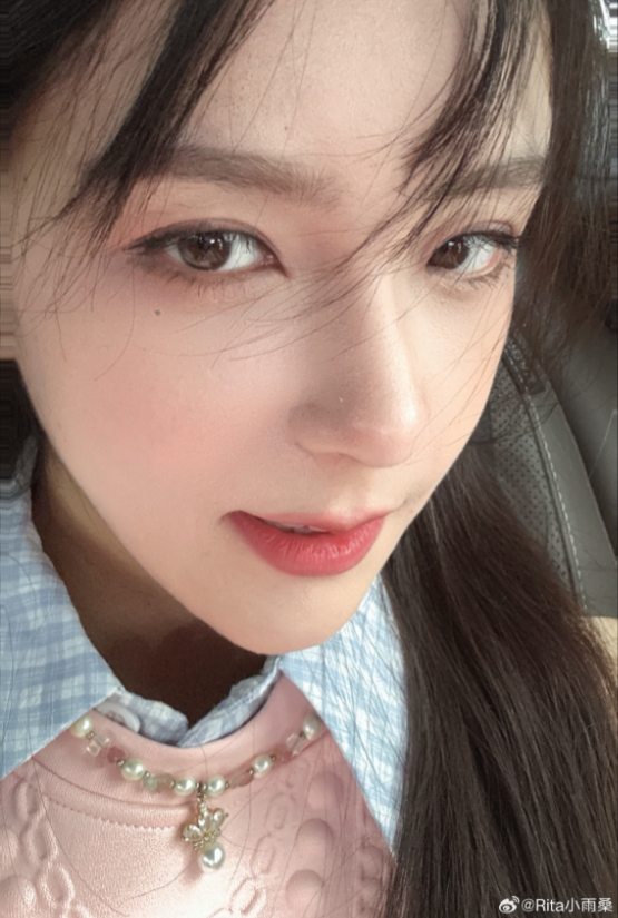 LPL美女解说Rita晒照：已经管不了司