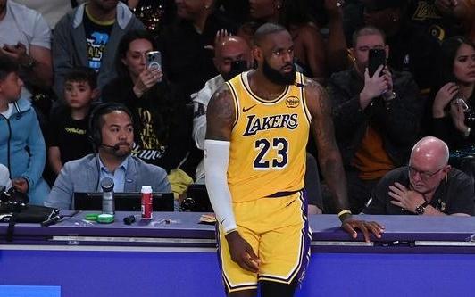 雷迪克：勒布朗詹姆斯今日随南湾湖人一起训练