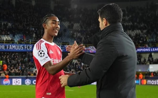 16岁103天，阿森纳小将萨蒙成为欧冠