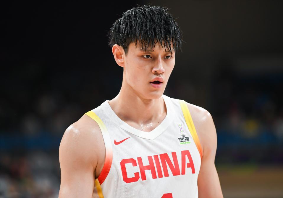中国男篮好消息，曾凡博成篮网双向合