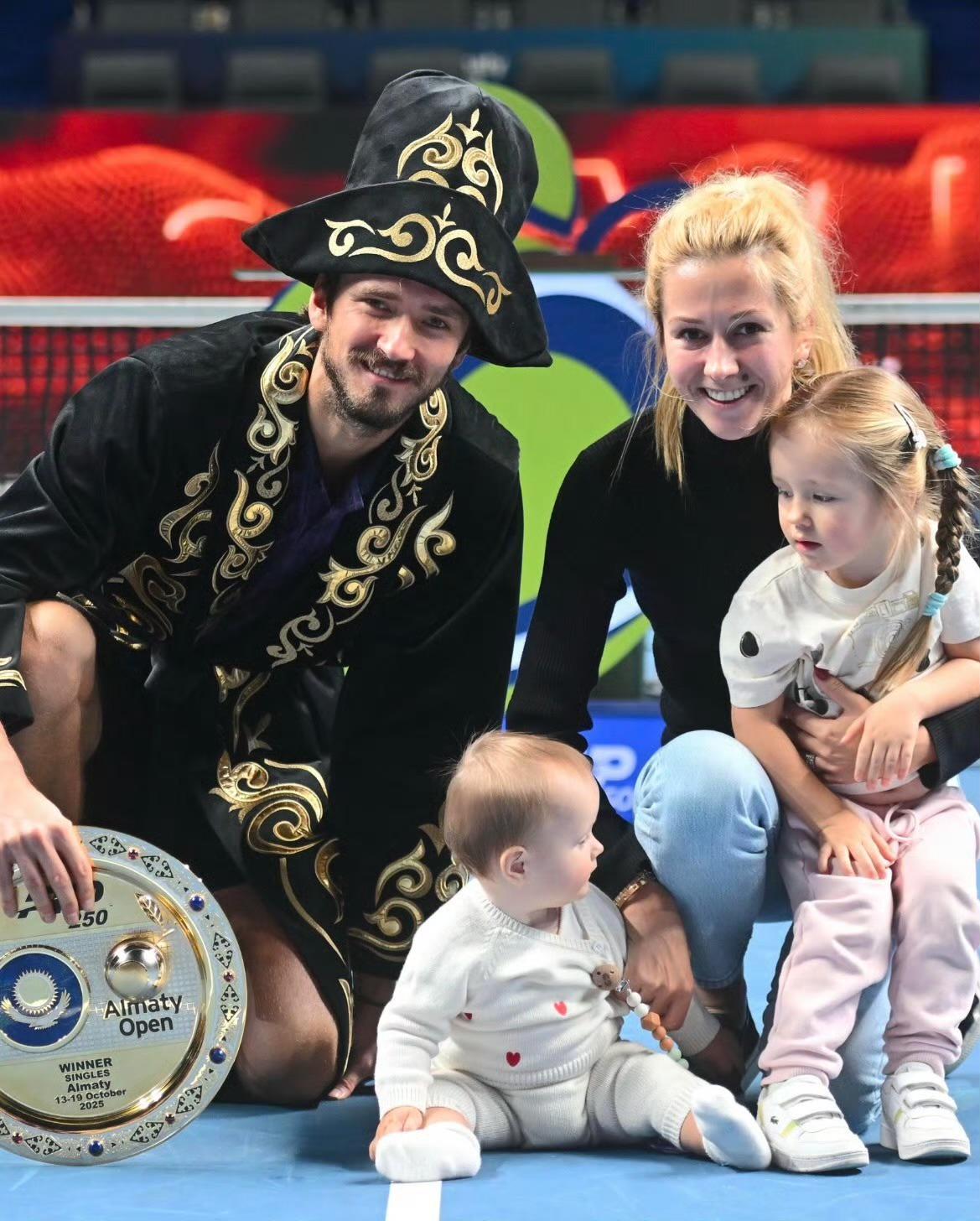 从冠军荒到幸福加冕：梅德韦杰夫的重生之路