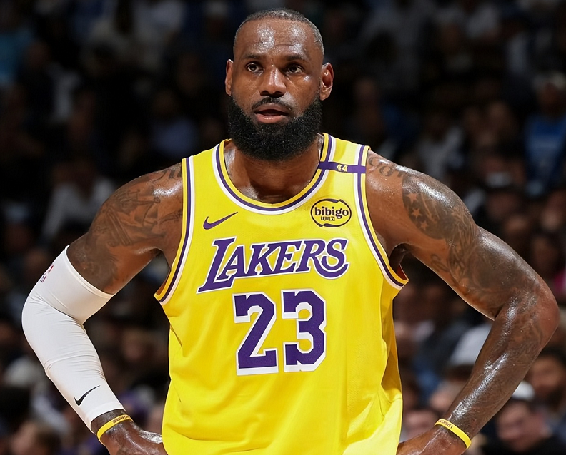 NBA神级纪录诞生，库里联盟第1！湖勇大