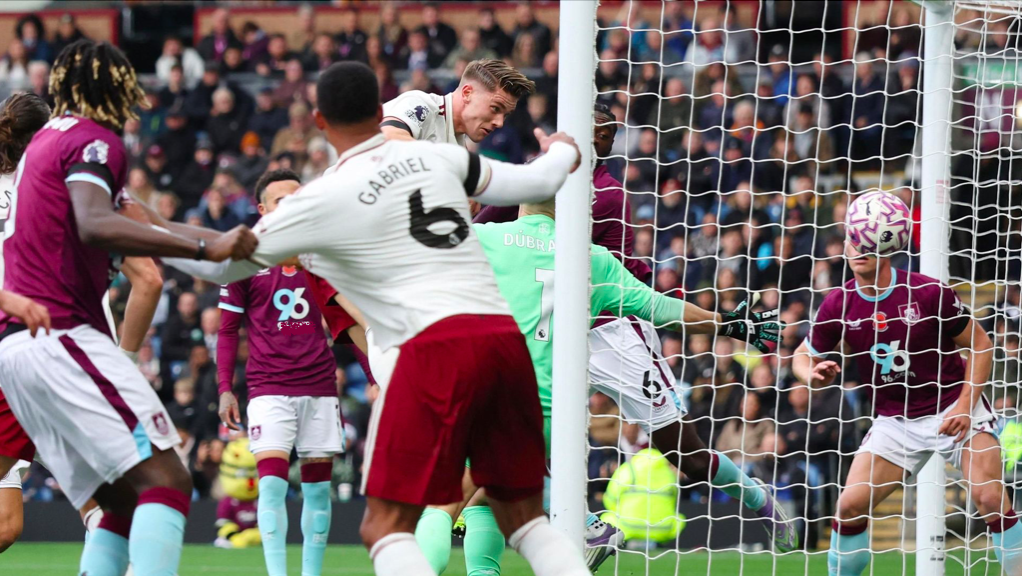 20神锋头槌破门连续6场零封13.1亿豪门9连胜强势领跑一骑绝尘