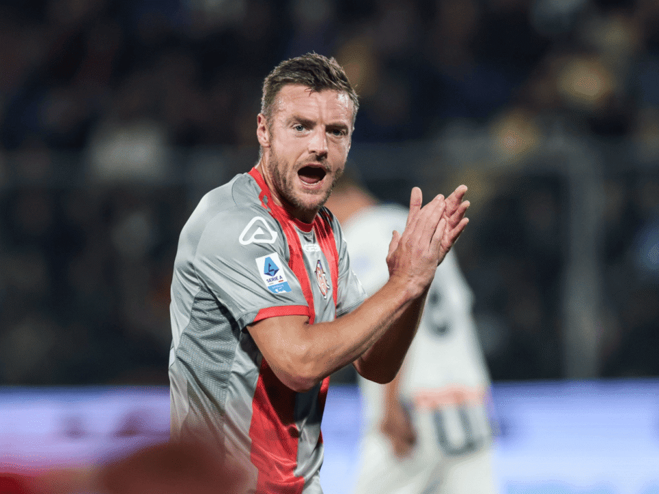 泪目！38岁瓦尔迪穿10号+斩意甲首球激动连续空翻庆祝创2大纪录