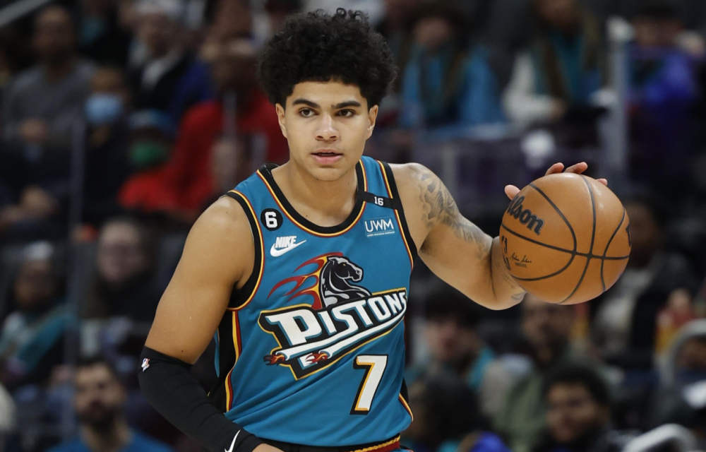 力压东契奇，17岁勇夺MVP，却无法适应NBA，沦为训练营合同！