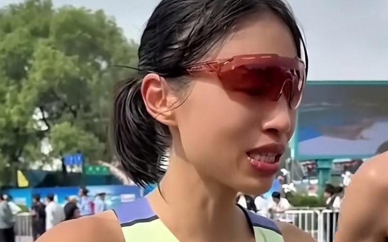 “最快女护士”就哭诉调休难致歉！称痛悔未感激领导反招误解