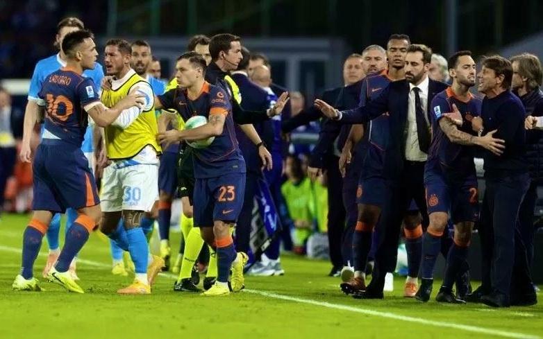 师徒反目那不勒斯vs国米期间，孔蒂与