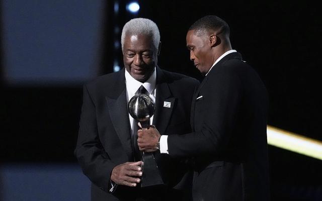 奥斯卡罗伯特森NBA生涯首秀即三双历史唯一