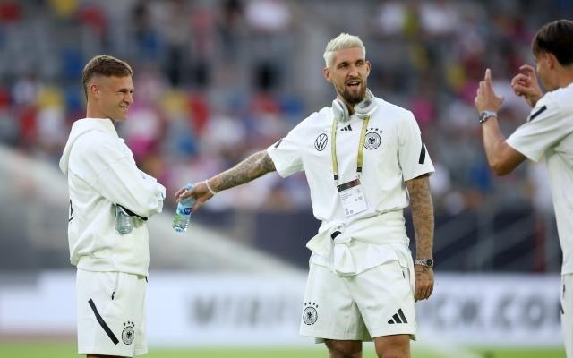 药厂后腰：我曾对基米希怀有偏见，但我们现在的关系非常好