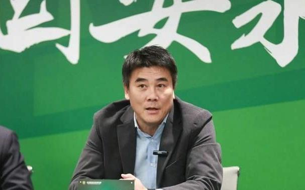 李明现身国安训练场，外籍裁判吹罚京鲁大战，泰山队不当送分童子